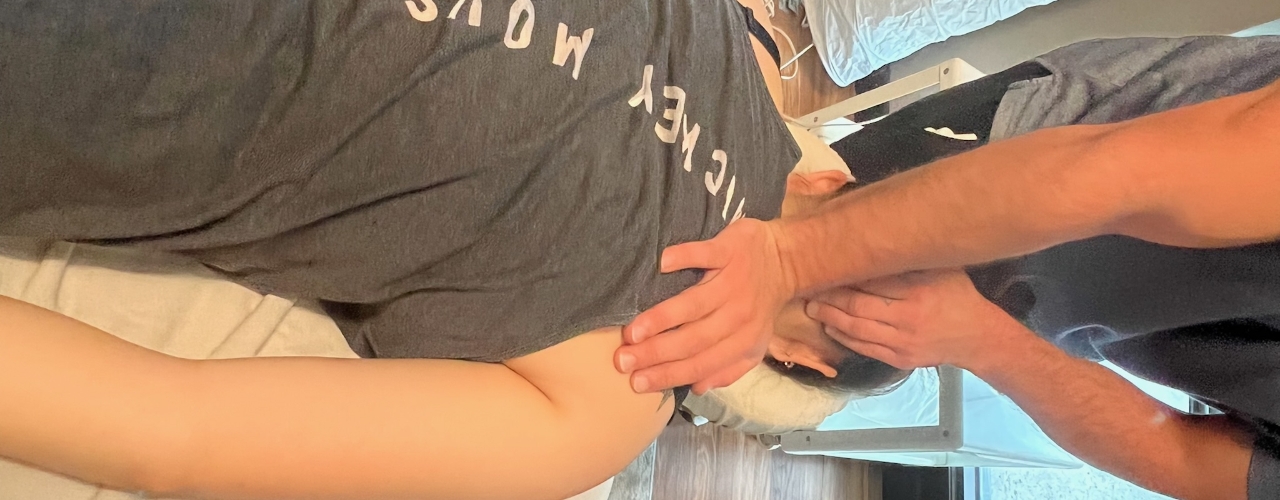 shoulder-Jennifer-DC-ND-LLC-cihiropractor-chicago-il