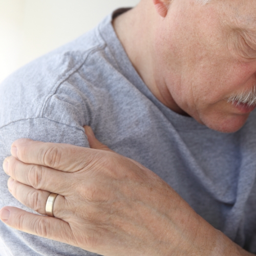 shoulder-Jennifer-DC-ND-LLC-cihiropractor-chicago-il